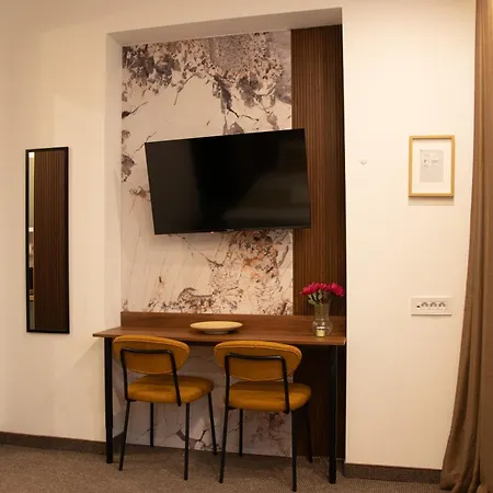 1922 Downtown Daire *